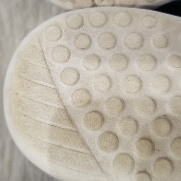 Puma's FTWDL women's sz 9 sneakers - Picture 10 of 10